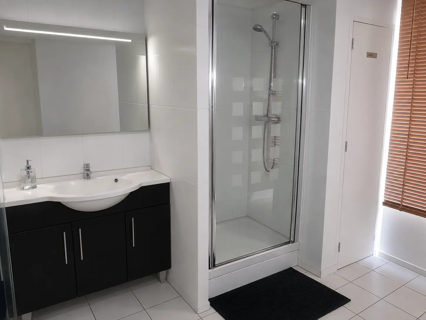 Salle d’eau avec douche du Studio Jours Tranquilles