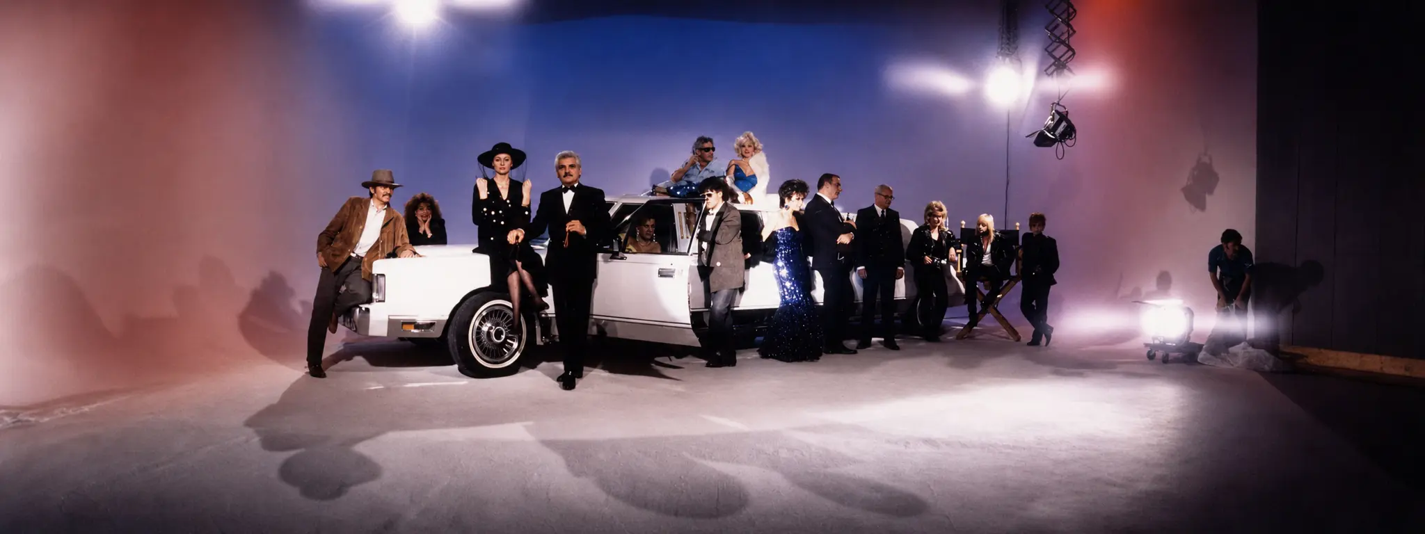 Limousine et équipe en tournage sur le plateau du Studio Jours Tranquilles